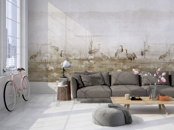 Die beige Kranichtapete Pond of Crane Wallpaper als Wohnzimmertapete.