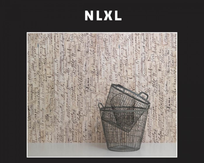 Die NLXL Tapete REM-03 Remixed von Arthur Slenk tapeziert an einer Wand.