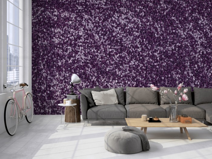 Die Fototapete Violette Glaskugeln auf einer großen Wand im Loft tapeziert. Die Fototapete Violette Glaskugeln wird individuell auf Deine Wand angepasst.