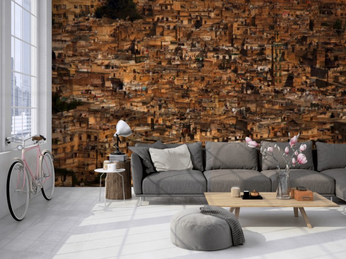 Die Fototapete Stadt im Orient, Luftaufnahme überblendet auf einer großen Wand im Loft tapeziert. Die Fototapete Stadt im Orient, Luftaufnahme überblendet wird individuell auf Deine Wand angepasst.