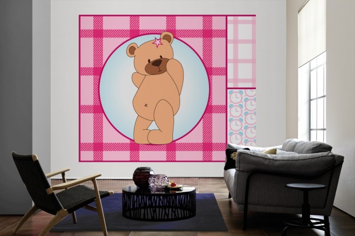 Die Fototapete Bären-Girl, Patchwork-Design als große Bildtapete im Wohnzimmer. Als Bildtapete ist die Fototapete Bären-Girl, Patchwork-Design ein besonderes Highlight auf Vliestapete.