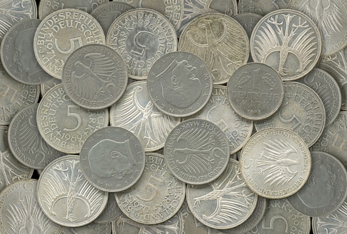 Die Fototapete Münzen, Deutsche Mark, eine Vlies-Fototapete bei Livingwalls Cologne online kaufen. Die Fototapete Münzen, Deutsche Mark ist eine Fototapete auf Maß.