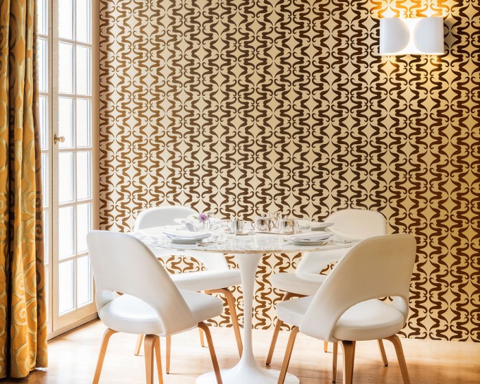 Die Flavour Paper Tapete FP1061 in einem Raum tapeziert - Das Raumbild zeigt die Flavour Paper Tapete FP1061 in der Farbe Magnum