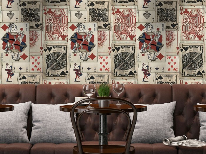 Raumansicht der Selected Walls Tapete Atlantic City Cards Wallpaper Col. 01
