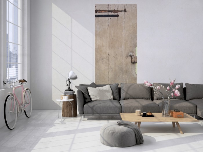 Das 3D Fotopanel Alte Scheunentür tapeziert in einem Loft. Bestelle die Bildtapete für Deine Wand online.