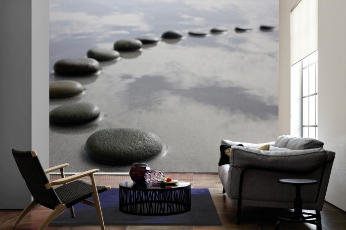 Im Wohnzimmer die Fototapete Wellness, Wellness-Steine im Halbkreis auf einer großen Wand tapeziert. Die Fototapete Wellness, Wellness-Steine im Halbkreis ist als Vlies-Fototapete im Wohnzimmer leicht zu tapezieren.