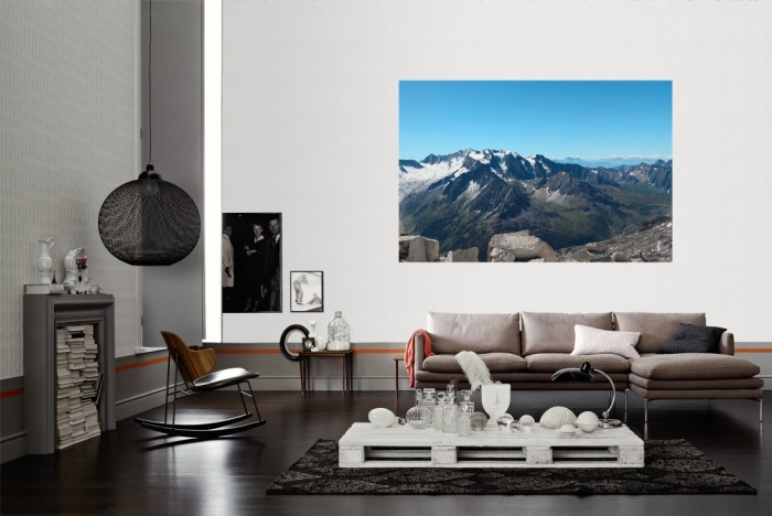 Die Fototapete Alpen Österreich, Schnee auf Berggipfel als Wandbild im Wohnzimmer. Die Vlies-Fototapete Alpen Österreich, Schnee auf Berggipfel verschönert als Wandbild Deine Wand.