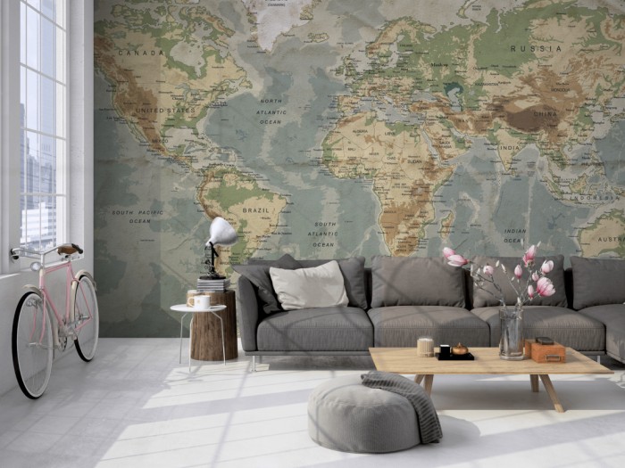 Die Fototapete Weltkarte, physische Landkarte auf einer großen Wand im Loft tapeziert. Die Fototapete Weltkarte, physische Landkarte wird individuell auf Deine Wand angepasst.