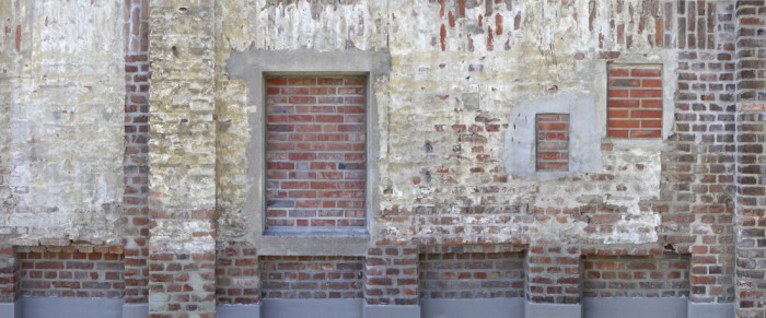 Die Fototapete Ziegel Wand, altes Haus, eine Vlies-Fototapete bei Livingwalls Cologne online kaufen. Die Fototapete Ziegel Wand, altes Haus ist eine Fototapete auf Maß.