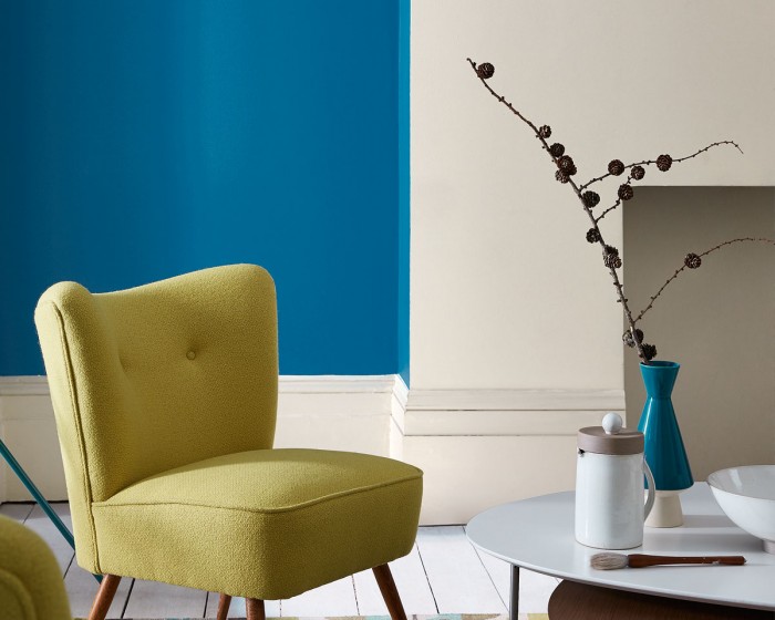 Die Little Greene Farbe Moon Shadow im Wohnzimmer gestrichen