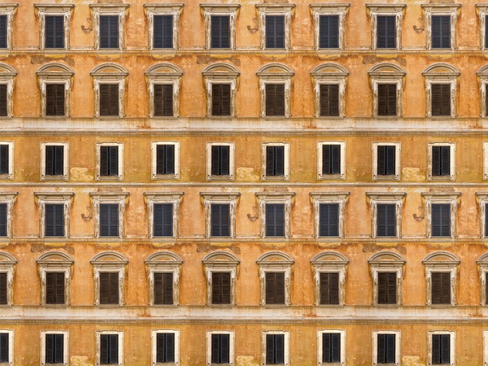 Ansicht der naturfarbenen Designtapete Closed Facade Wallpaper