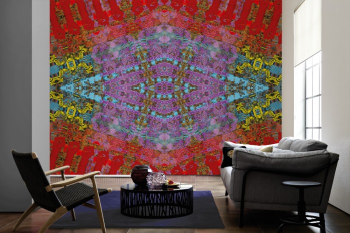 Im Wohnzimmer die Designer-Fototapete Kaleidoskop Freedom, Artwork by Mylumi auf einer großen Wand tapeziert. Die Designer-Fototapete Kaleidoskop Freedom, Artwork by Mylumi ist als Vlies-Fototapete im Wohnzimmer leicht zu tapezieren.