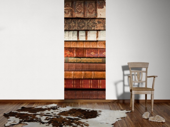 Ein Foto von dem 3D-Fotopanel Alte Bücher, Buchrücken tapeziert an der Wand. Bestelle Deine Bildtapete online.