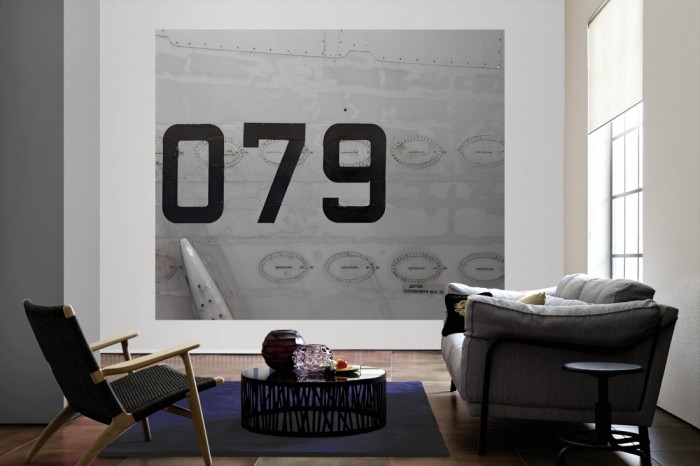 Die Fototapete Metall Wand, Antonov Flugzeug als große Bildtapete im Wohnzimmer. Als Bildtapete ist die Fototapete Metall Wand, Antonov Flugzeug ein besonderes Highlight auf Vliestapete.