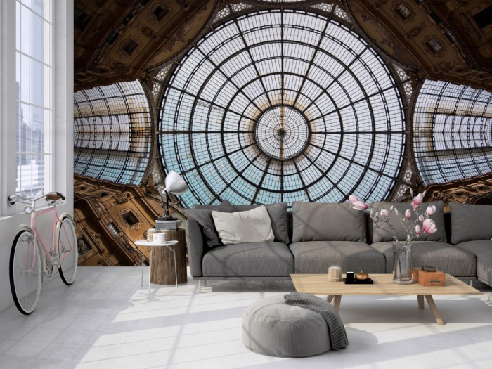 Die Fototapete Kuppel der Viktor-Emanuel-Galerie in Mailand auf einer großen Wand im Loft tapeziert. Die Fototapete Kuppel der Viktor-Emanuel-Galerie in Mailand wird individuell auf Deine Wand angepasst.