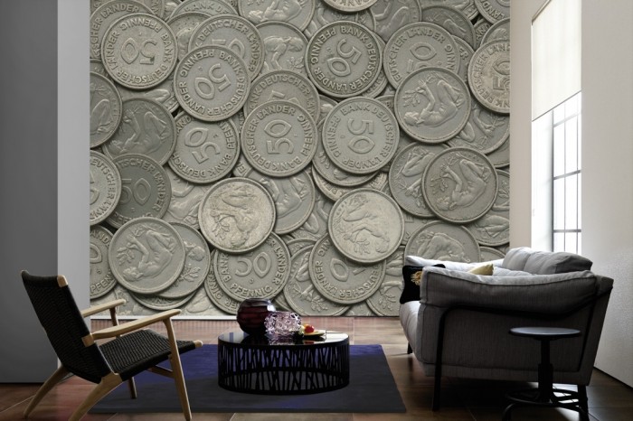 Im Wohnzimmer die Fototapete Münzen, 50 Pfennig auf einer großen Wand tapeziert. Die Fototapete Münzen, 50 Pfennig ist als Vlies-Fototapete im Wohnzimmer leicht zu tapezieren.