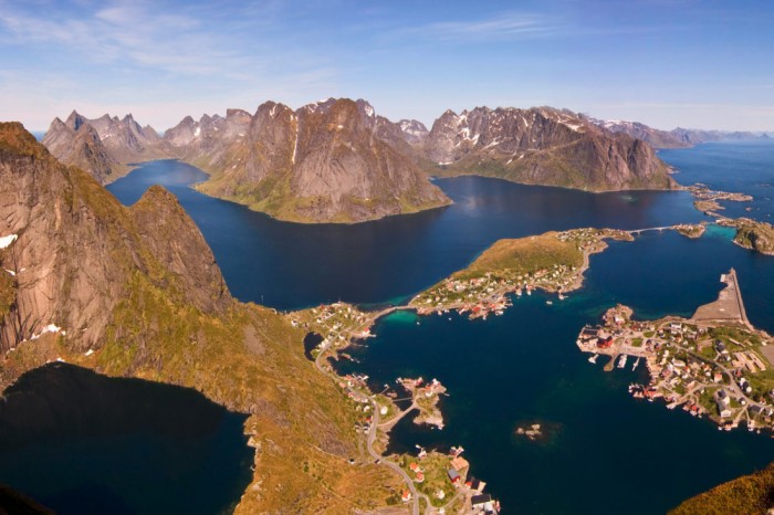 Die Fototapete Norwegen Insel Moskenesøy, Lofoten, eine Vlies-Fototapete bei Livingwalls Cologne online kaufen. Die Fototapete Norwegen Insel Moskenesøy, Lofoten ist eine Fototapete auf Maß.