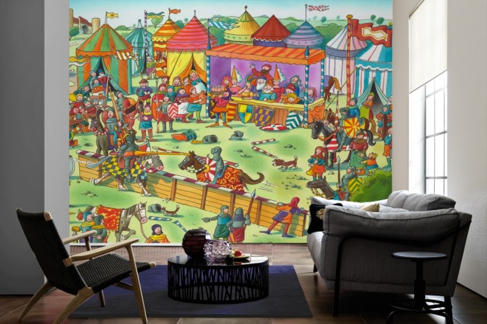 Im Wohnzimmer die Fototapete Ritterfest, Wimmelbild für Kinder auf einer großen Wand tapeziert. Die Fototapete Ritterfest, Wimmelbild für Kinder ist als Vlies-Fototapete im Wohnzimmer leicht zu tapezieren.
