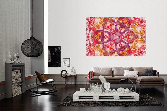 Die Designer-Fototapete Kaleidoskop Blüten, Artwork by Mylumi als Wandbild im Wohnzimmer. Die Vlies-Designer-Fototapete Kaleidoskop Blüten, Artwork by Mylumi verschönert als Wandbild Deine Wand.