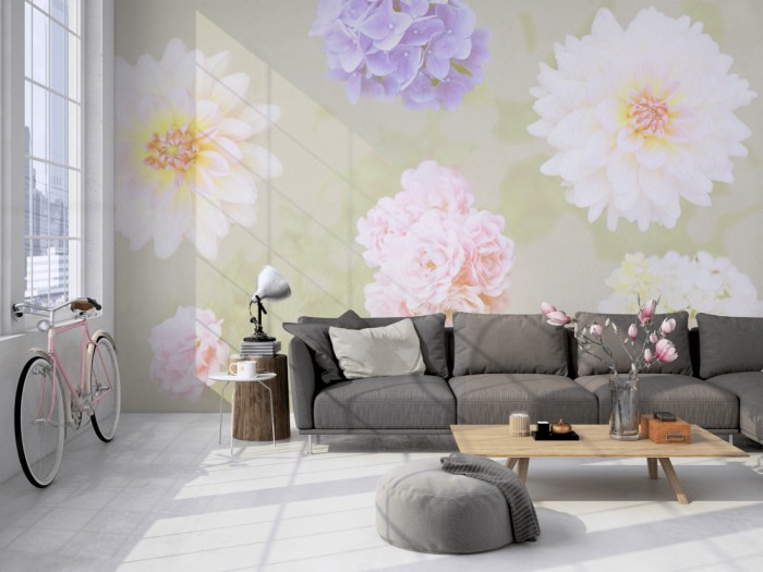 Die Fototapete Blütenmix, hell auf einer großen Wand im Loft tapeziert. Die Fototapete Blütenmix, hell wird individuell auf Deine Wand angepasst.