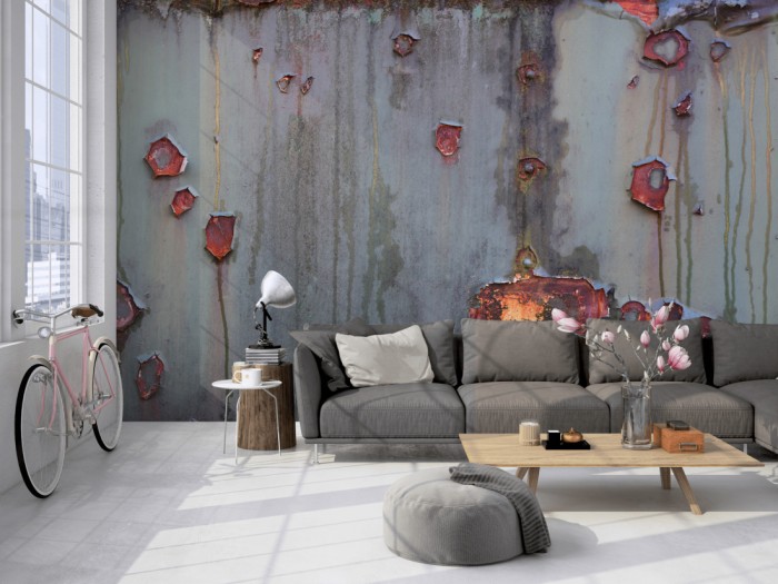 Die Fototapete Altes Metall, Rostwand auf einer großen Wand im Loft tapeziert. Die Fototapete Altes Metall, Rostwand wird individuell auf Deine Wand angepasst.