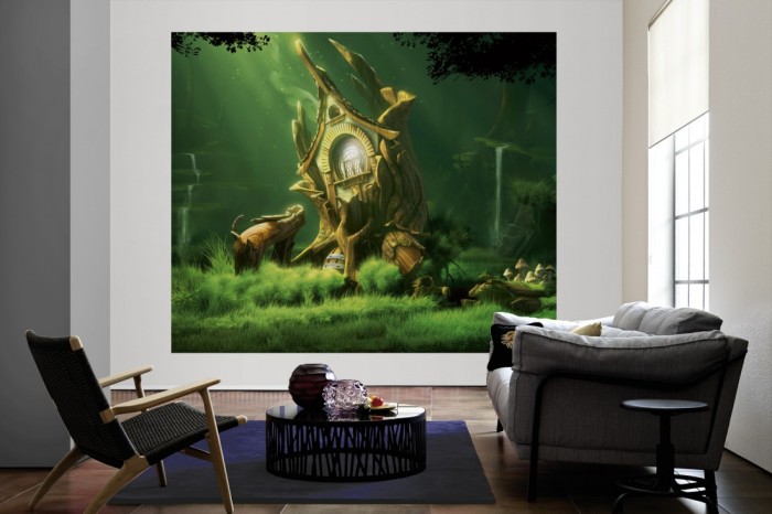 Die Fototapete Märchenwald Lichtung als große Bildtapete im Wohnzimmer. Als Bildtapete ist die Fototapete Märchenwald Lichtung ein besonderes Highlight auf Vliestapete.