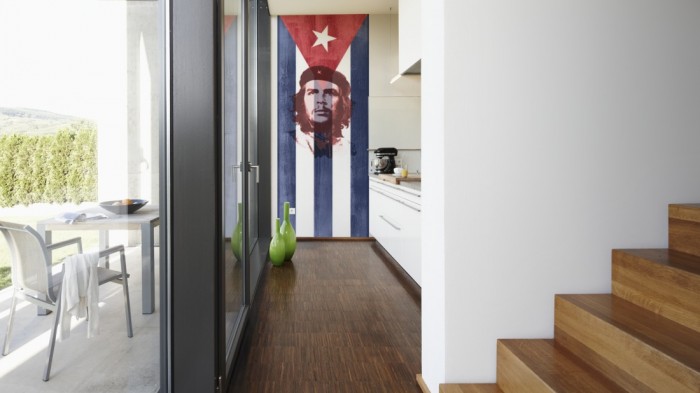 Ein Foto von dem 3D Fotopanel Che Guevara auf kubanischer Flagge tapeziert in der Küche. Bestelle Deine Bildtapete online.