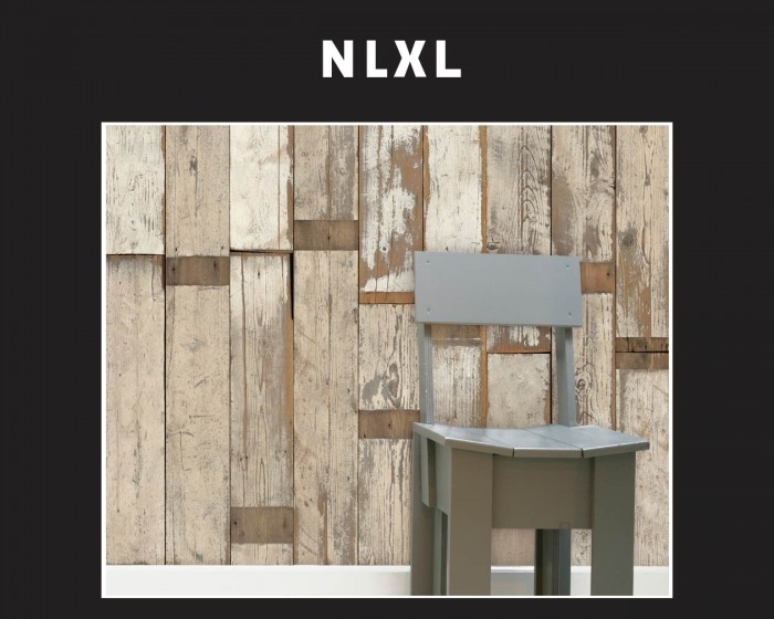 Die NLXL Tapete PHE-02 Scrapwood von Piet Hein Eek tapeziert an einer Wand.