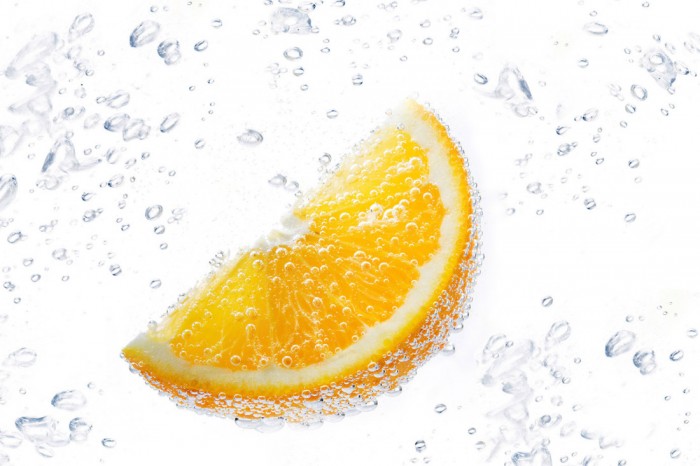 Die Fototapete Orange im Wasser, eine Vlies-Fototapete bei Livingwalls Cologne online kaufen. Die Fototapete Orange im Wasser ist eine Fototapete auf Maß.