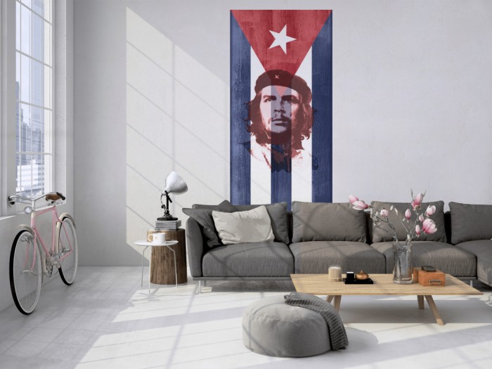 Das 3D Fotopanel Che Guevara auf kubanischer Flagge tapeziert in einem Loft. Bestelle die Bildtapete für Deine Wand online.