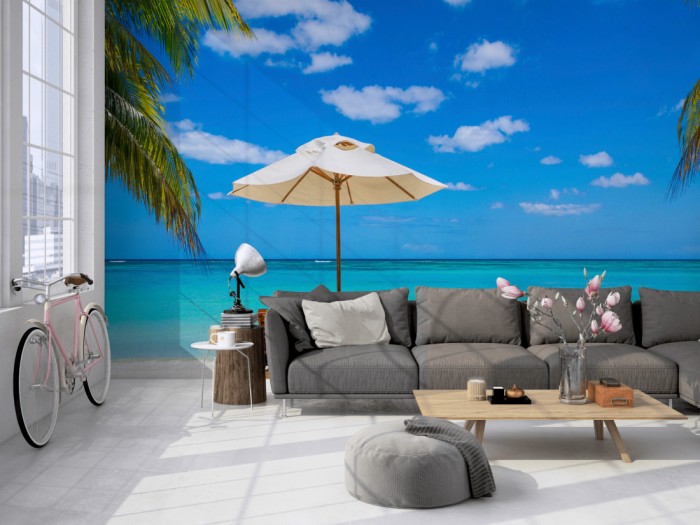 Die Fototapete Strandurlaub unter Palmen in Mexico auf einer großen Wand im Loft tapeziert. Die Fototapete Strandurlaub unter Palmen in Mexico wird individuell auf Deine Wand angepasst.