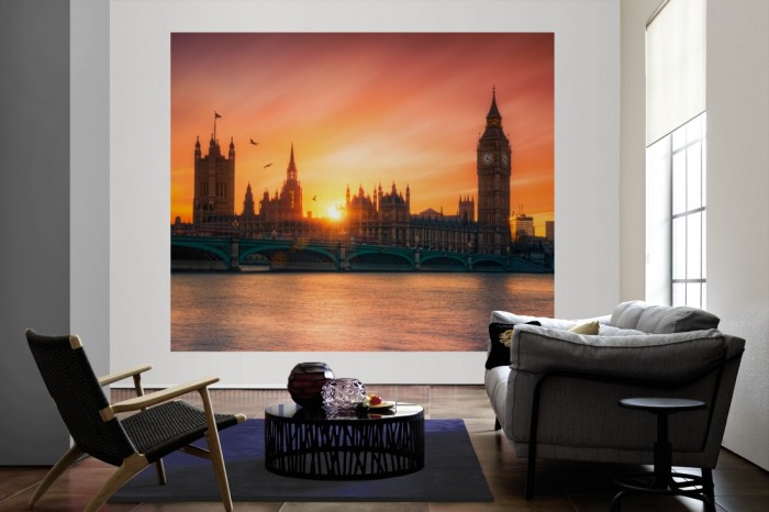 Die Fototapete Westminster, London bei Sonnenuntergang als große Bildtapete im Wohnzimmer. Als Bildtapete ist die Fototapete Westminster, London bei Sonnenuntergang ein besonderes Highlight auf Vliestapete.