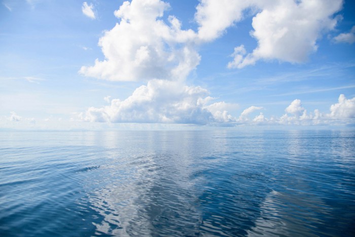 Die Fototapete Meer und Wolken, eine Vlies-Fototapete bei Livingwalls Cologne online kaufen. Die Fototapete Meer und Wolken ist eine Fototapete auf Maß.