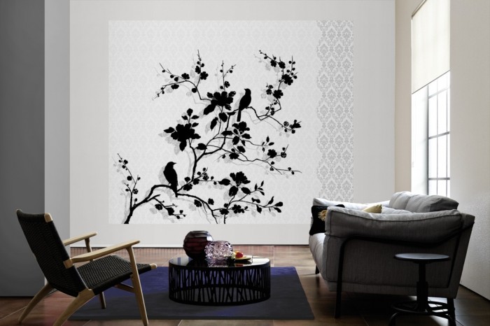 Die Design-Fototapete Vögel in Schwarz, Artwork als große Bildtapete im Wohnzimmer. Als Bildtapete ist die Design-Fototapete Vögel in Schwarz, Artwork ein besonderes Highlight auf Vliestapete.