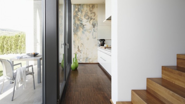 Ein Foto von dem Design-Fotopanel Unter den Palmen Beige tapeziert in der Küche. Bestelle Deine Bildtapete online.