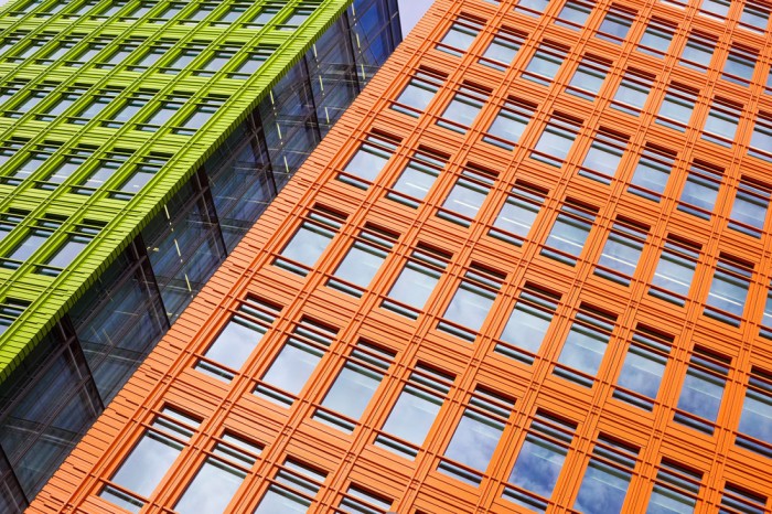 Die Fototapete Wolkenkratzer Fassaden, eine Vlies-Fototapete bei Livingwalls Cologne online kaufen. Die Fototapete Wolkenkratzer Fassaden ist eine Fototapete auf Maß.