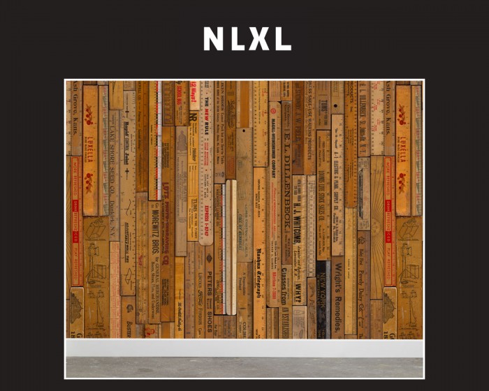 Die NLXL Tapete MRV-05 Printed Rulers von Mr & Mrs Vintage tapeziert an einer Wand.