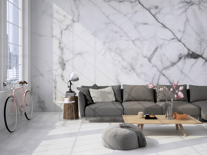 Die Fototapete Marmor Wand, weißer Stein auf einer großen Wand im Loft tapeziert. Die Fototapete Marmor Wand, weißer Stein wird individuell auf Deine Wand angepasst.