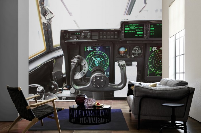 Im Wohnzimmer die Fototapete Flugzeug Cockpit der Piloten auf einer großen Wand tapeziert. Die Fototapete Flugzeug Cockpit der Piloten ist als Vlies-Fototapete im Wohnzimmer leicht zu tapezieren.