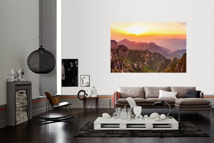Die Fototapete Berge im Sonnenuntergang, Huangshan Mountains als Wandbild im Wohnzimmer. Die Vlies-Fototapete Berge im Sonnenuntergang, Huangshan Mountains verschönert als Wandbild Deine Wand.