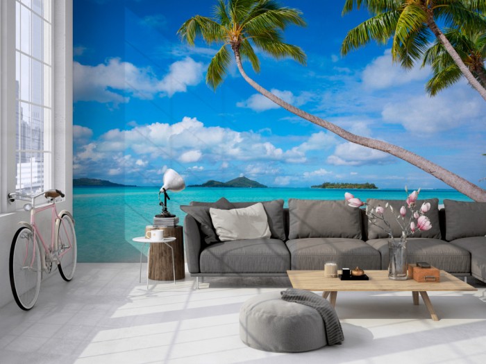 Die Fototapete Strand mit Palmen in der Südsee, Bora Bora auf einer großen Wand im Loft tapeziert. Die Fototapete Strand mit Palmen in der Südsee, Bora Bora wird individuell auf Deine Wand angepasst.