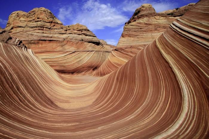 Die Fototapete The Wave in den Coyote Buttes, Arizona USA, eine Vlies-Fototapete bei Livingwalls Cologne online kaufen. Die Fototapete The Wave in den Coyote Buttes, Arizona USA ist eine Fototapete auf Maß.