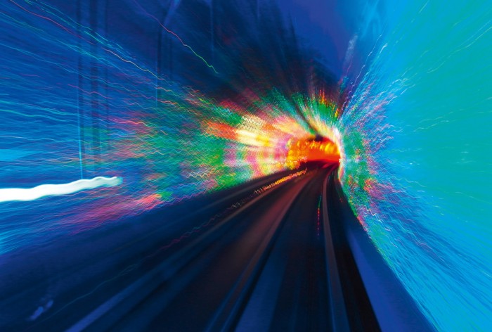 Die Fototapete Tunnel in Bewegung, eine Vlies-Fototapete bei Livingwalls Cologne online kaufen. Die Fototapete Tunnel in Bewegung ist eine Fototapete auf Maß.