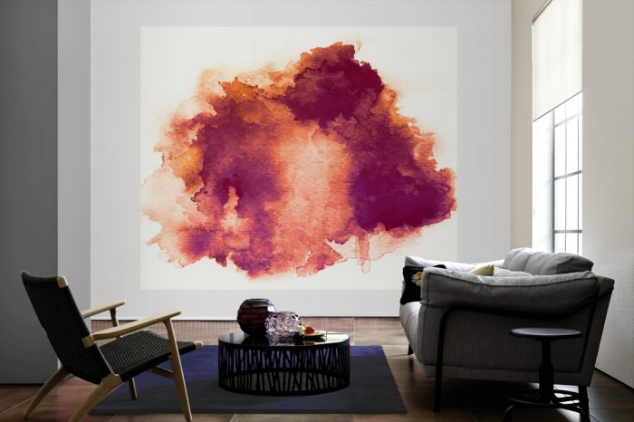 Die Design-Fototapete Verlauf der Wasserfarbe in Rot als große Bildtapete im Wohnzimmer. Als Bildtapete ist die Design-Fototapete Verlauf der Wasserfarbe in Rot ein besonderes Highlight auf Vliestapete.