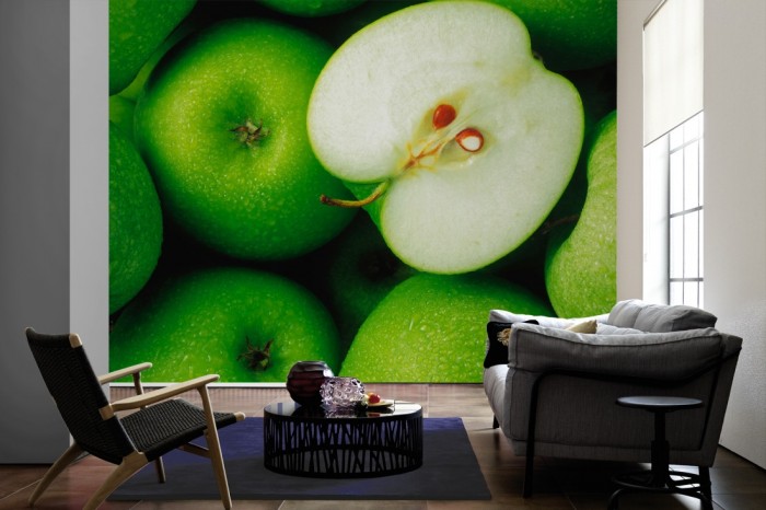 Im Wohnzimmer die Fototapete Apfel auf einer großen Wand tapeziert. Die Fototapete Apfel ist als Vlies-Fototapete im Wohnzimmer leicht zu tapezieren.