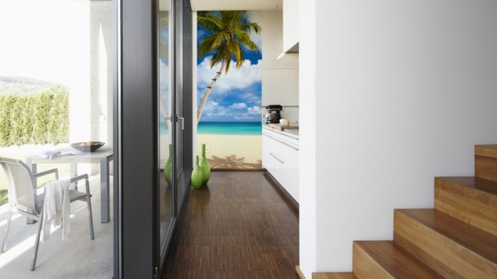 Ein Foto von dem 3D Fotopanel Strand der Südsee mit Palme tapeziert in der Küche. Bestelle Deine Bildtapete online.